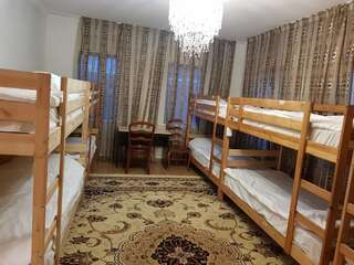 Хостелы Stella Hostel Алматы Спальное место на двухъярусной кровати в общем номере для мужчин и женщин-3
